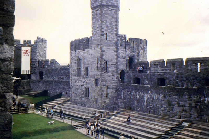 sldd04caernarvoncastle.jpg